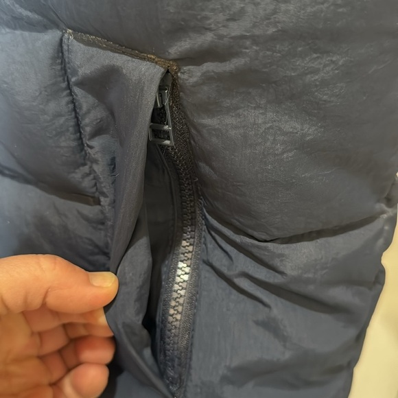 Men's Navy Puffer Jacket. Size small. New with tags. Hooded. Water resistant. - Picture 2 of 6